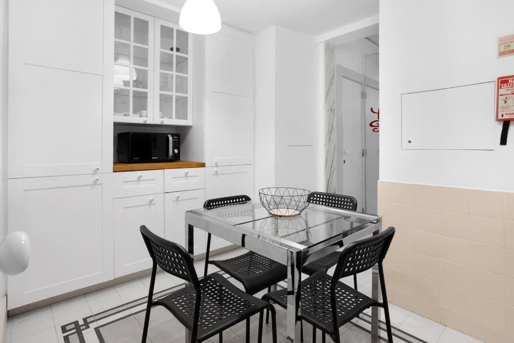 Cozy In Heart Of With Ac! Lisboa