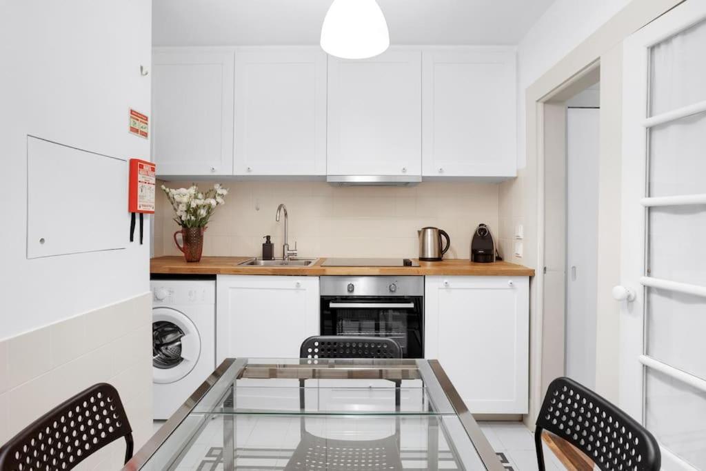 Cozy In Heart Of With Ac! Apartamento *